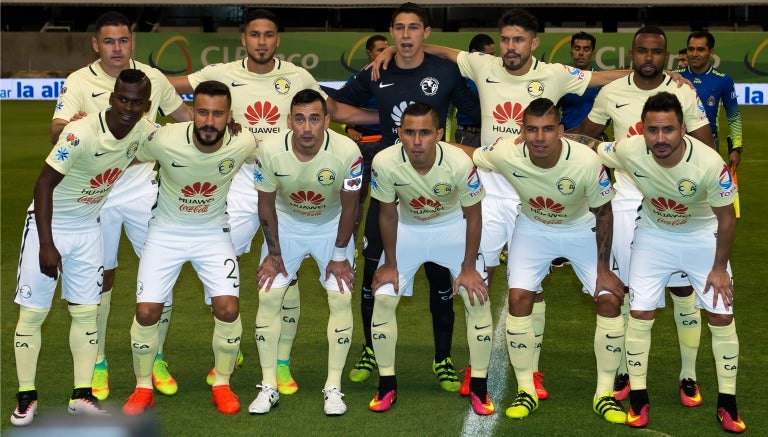 Once titular de América posa para las cámaras