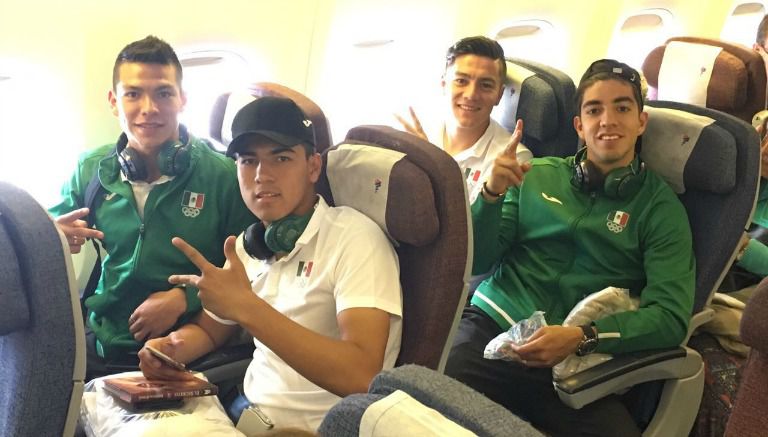 Jugadores del Tri Sub 23 en el avión rumbo a Río