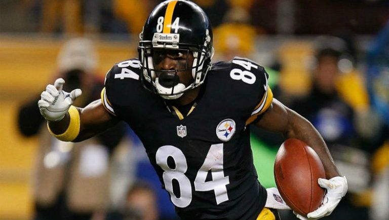 Antonio Brown durante un partido de los Acereros