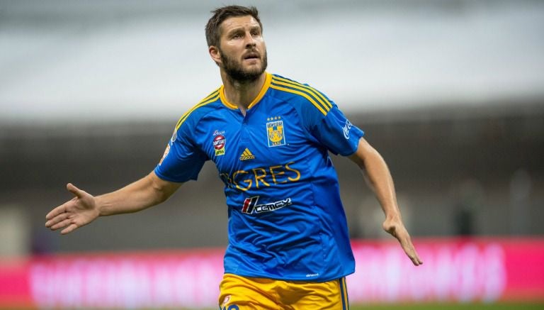 Gignac festeja un gol con los Tigres