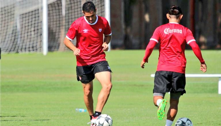 Fabían Espíndola, durante un entrenamineto con los Rayos del Necaxa