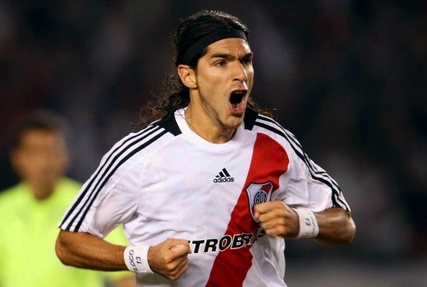 Abreu festejando un gol con River Plate