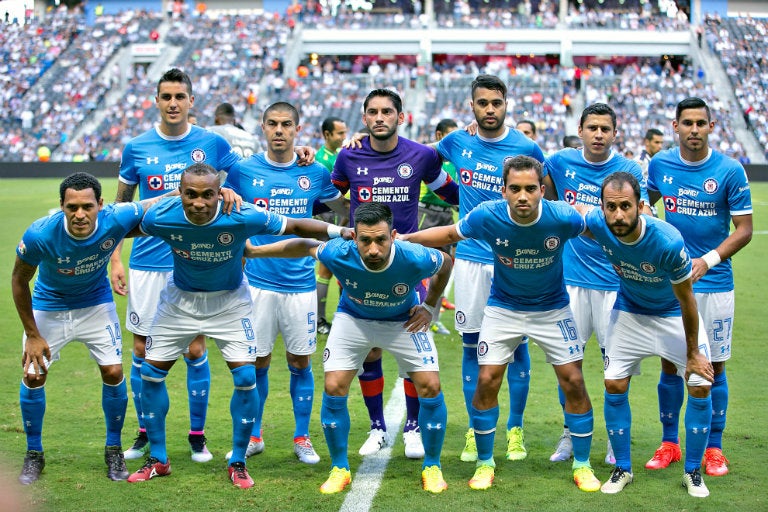 Plantel de Cruz Azul en el Estadio BBVA 