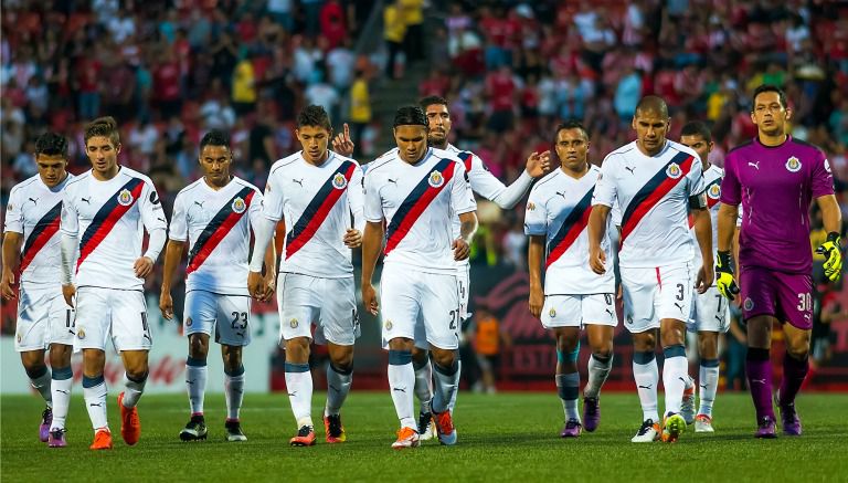 Jugadores de Chivas después del disputar el partido contra Xolos