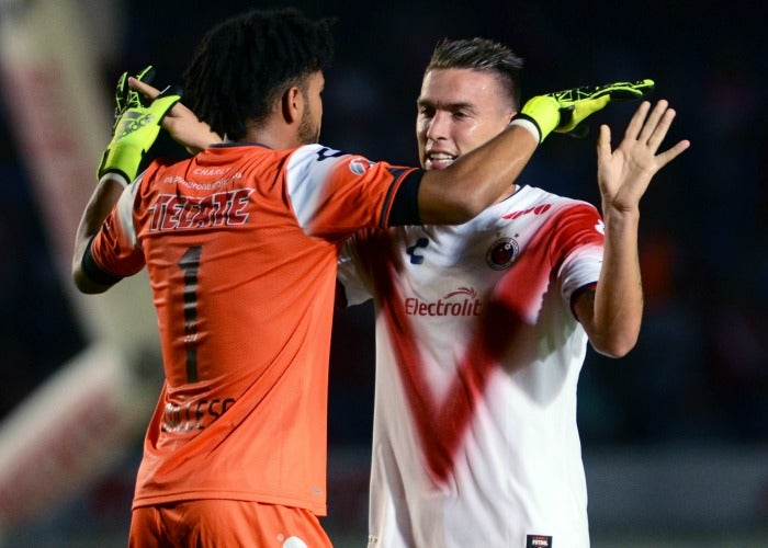 Jugadores de Veracruz, felices tras la ventaja de la primera parte