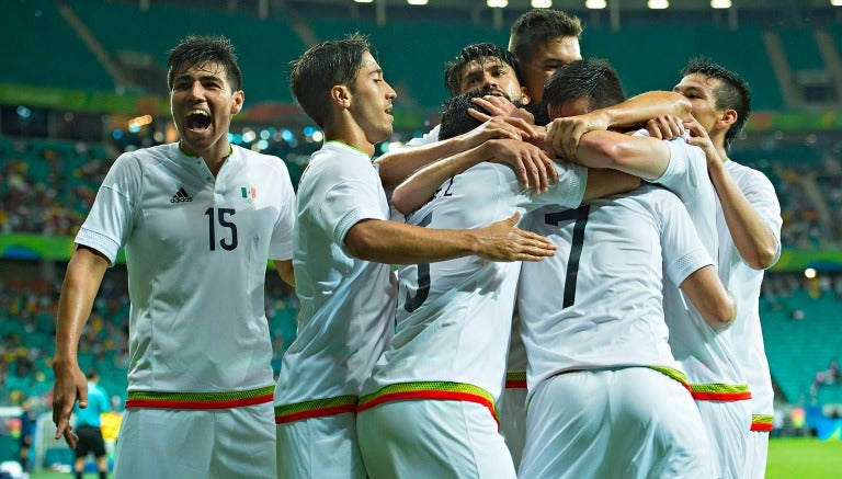 Los jugadores del Tri Sub 23 festejan uno de los goles frente a Alemania