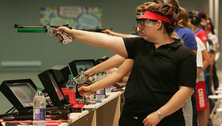 Alejandra Zavala participando en Tiro pistola 10 metros