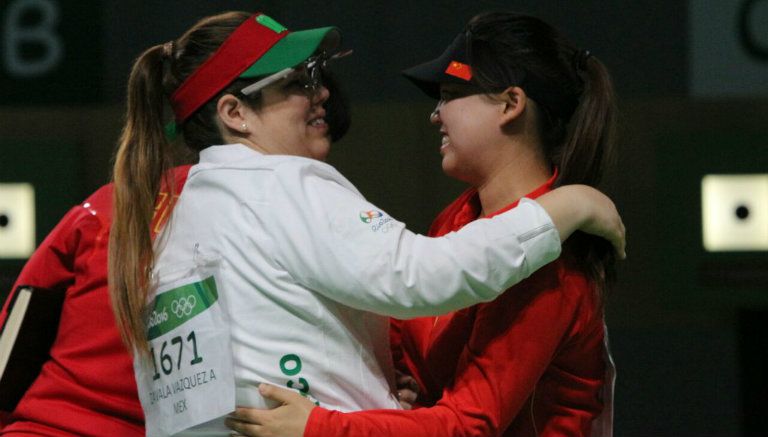 Alejandra Zavala y Mengxue Zhang se felicitan tras prueba en Río