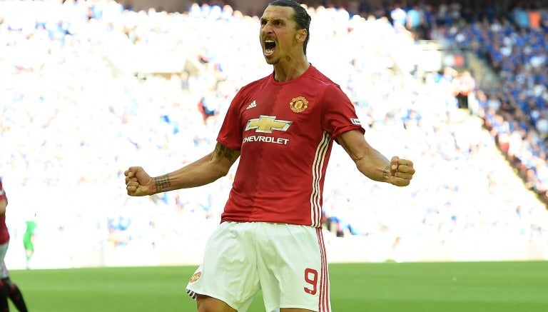 Ibrahimovic celebra su gol contra el Leicester