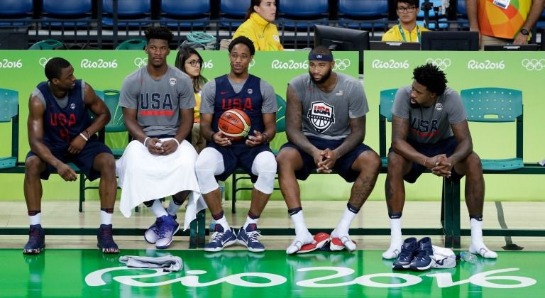 Jugadores del Dream Team, en la banca durante un encuentro