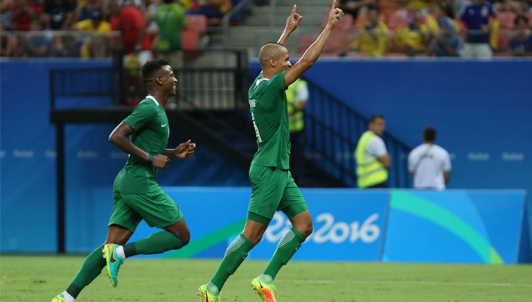 Nigeria celebrando el gol de la victoria