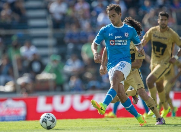 Adrián Aldrete en el partido entre Cruz Azul y Pumas