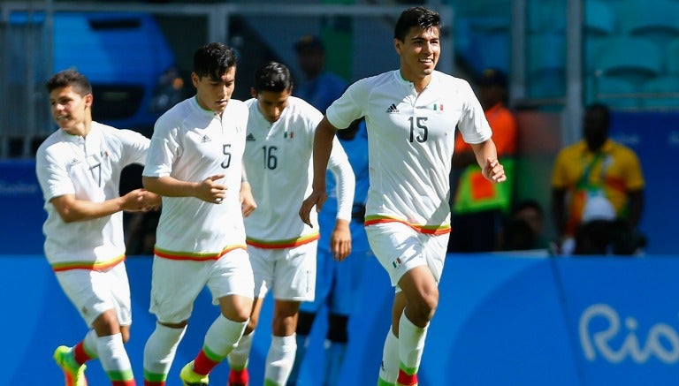 Érick Gutiérrez celebra uno de sus 4 goles frente a Fiji