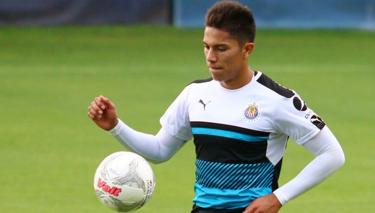 Salcedo entrena con Chivas