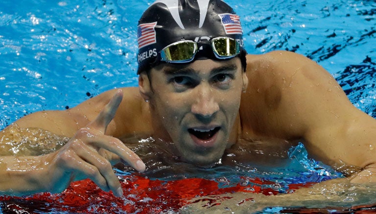 Michael Phelps celebrando una victoria