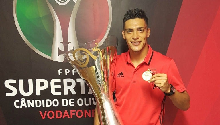 Raúl Jiménez, camperón con el Benfica de 2016