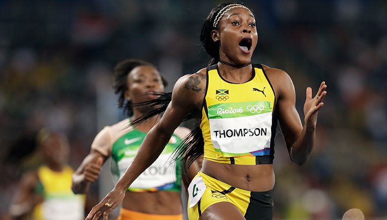 Elaine Thompson festeja su primer puesto en los 100 m planos