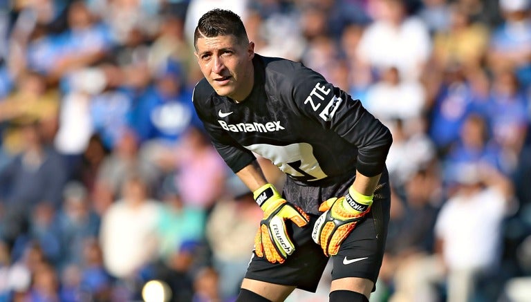 Pikolín, durante el partido contra Cruz Azul