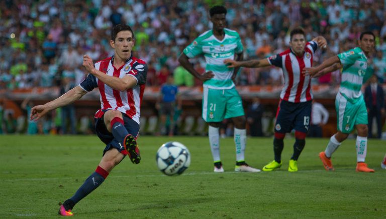 Marco Bueno durante el cobro de un penalti