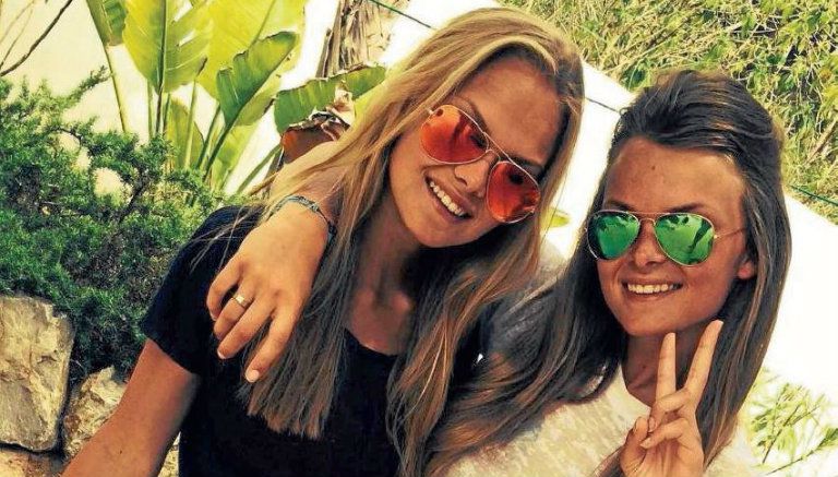 Hijas de Frank de Boer posan para la cámara