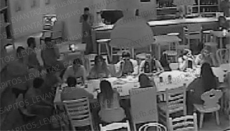 Una reunión se llevaba a cabo en el restaurante 