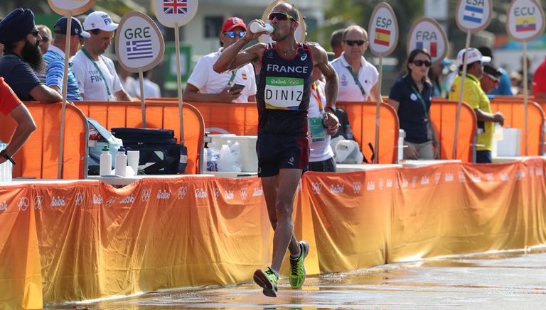 Yohann Diniz lideraba la marcha de 50 kilómetros