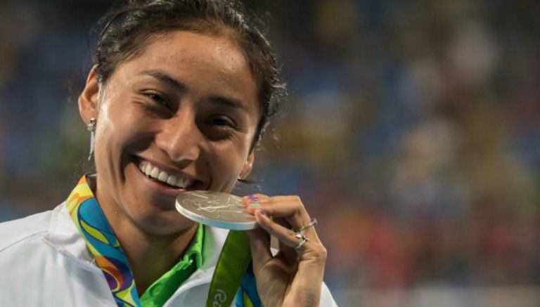 María Guadalupe González, durante la entrega de medallas