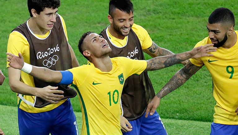 Neymar festeja tras abrir el marcador contra Alemania