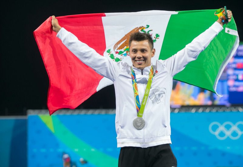 Germán Sánchez sonríe con la medalla de plata 