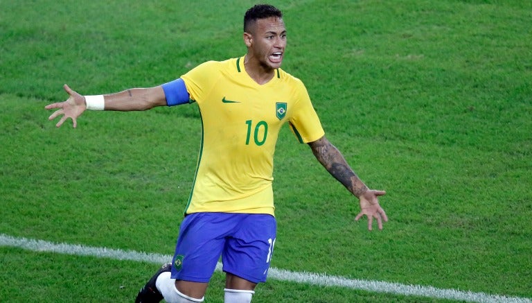 Neymar porta el gafete de capitán con Brasil en JO de Río