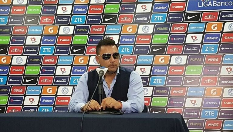 Antonio Mohamed durante la conferencia después del partido entre Pumas y Rayados