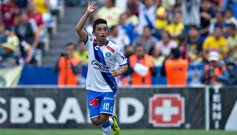 Hobbit Bermúdez celebra el segundo gol de Puebla frente a América