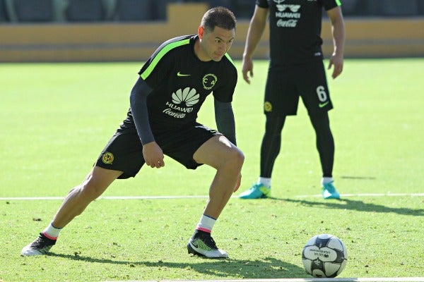 Pablo Aguilar en un entrenamiento de las Águilas