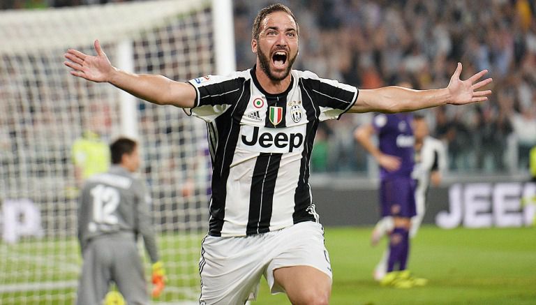 Higuaín celebra su primer gol con la Juventus