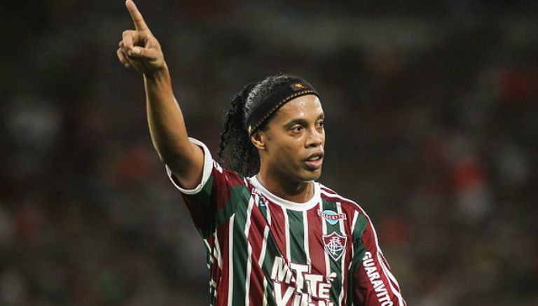 Dinho, durante un partido con el Flu