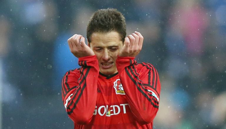 Javier Hernández en lamento durante un partido del Bayer Leverkusen