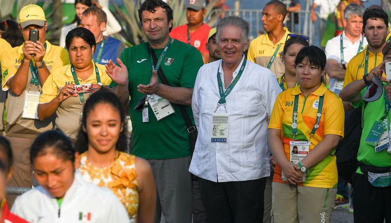 Carlos Padilla durante una ceremonia de premiación en Río de Janeiro