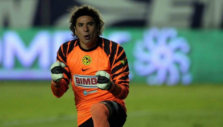 Ochoa celebra un gol de las Águilas