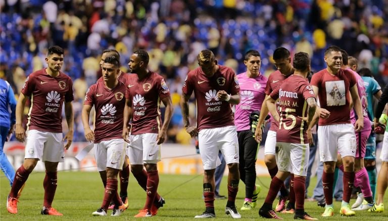 Jugadores del América después de disputar el partido contra Puebla en el A2016