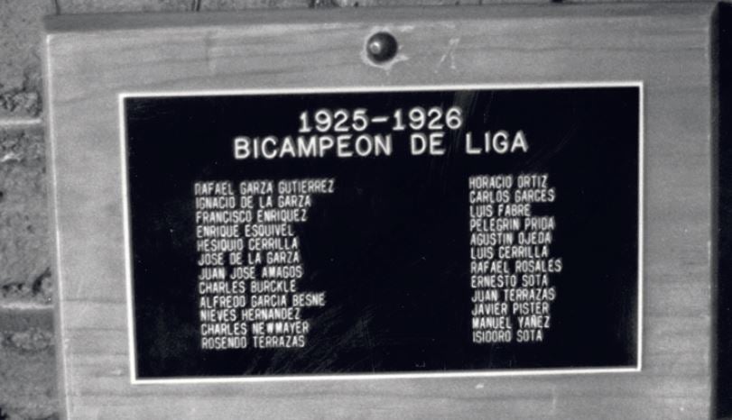 Placa conmemorativa para el Campeón América de 1926