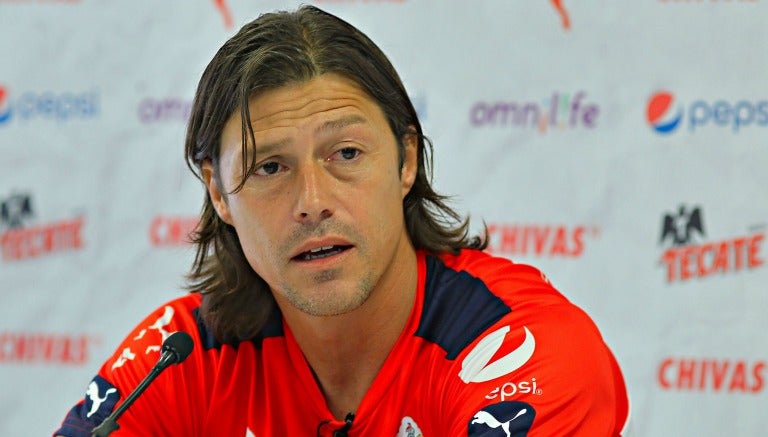 Almeyda charla en conferencia de prensa