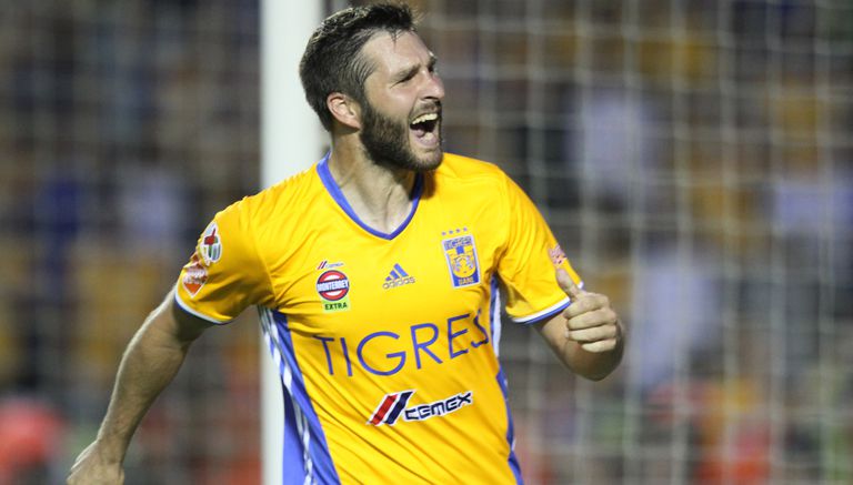 Gignac celebra uno de sus goles contra Pachuca