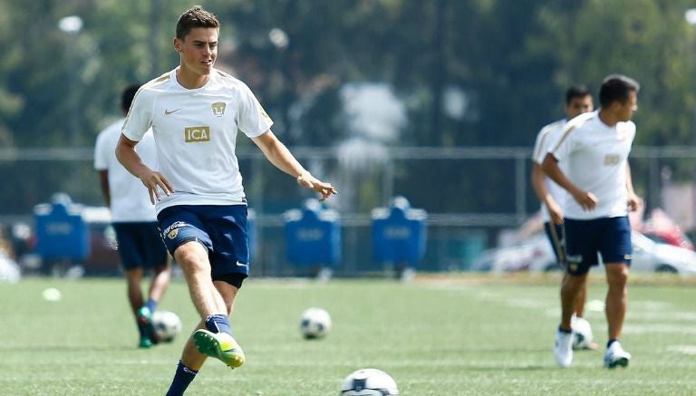 Palacios, durante un entrenamiento con los Pumas