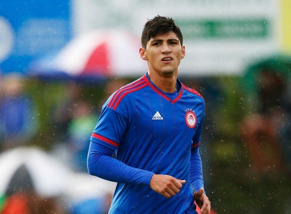 Alan Pulido en un entrenamiento con el equipo griego