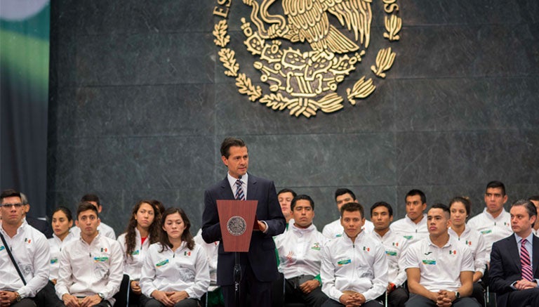 Peña Nieto dando discurso a los atletas que participaron en Río 2016