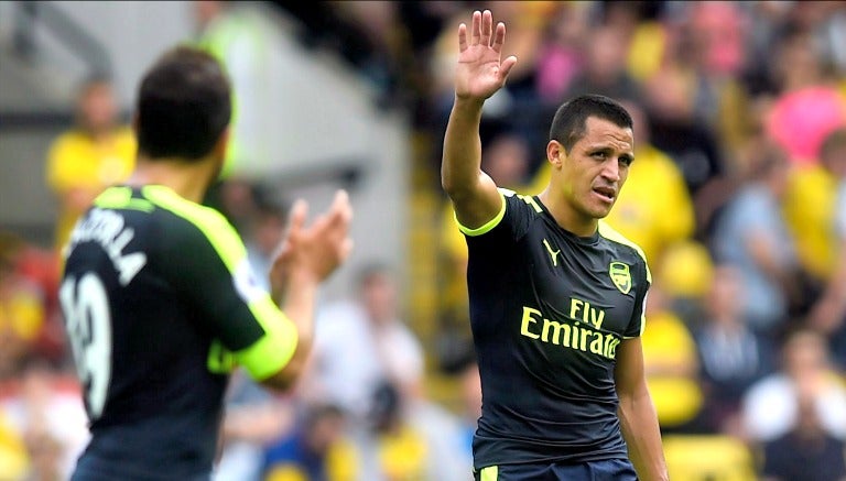 Alexis Sánchez celebra después de anotar contra el Watford