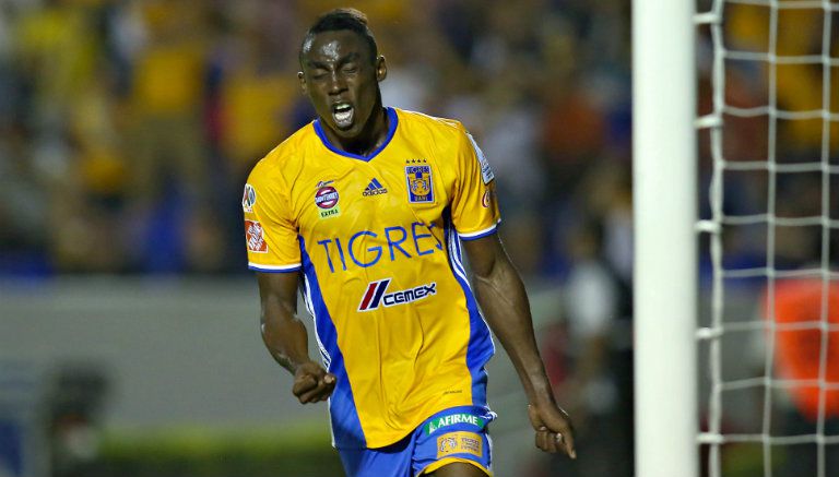 Quiñones festeja una anotación con Tigres