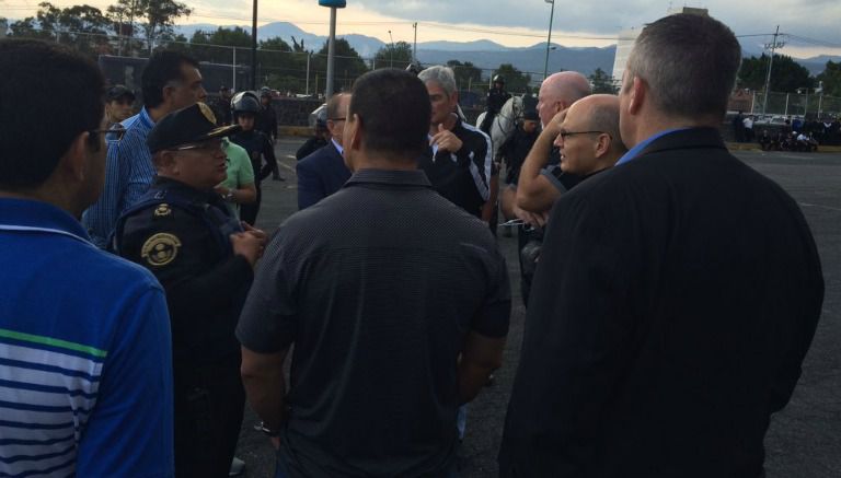 Olivé y compañía dialogan con las autoridades en el Estadio Azteca