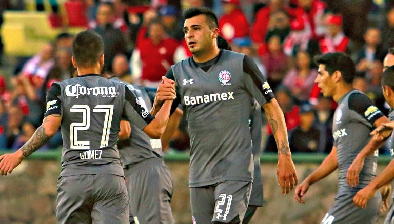 Enrique Triverio festeja gol contra los Lobos BUAP