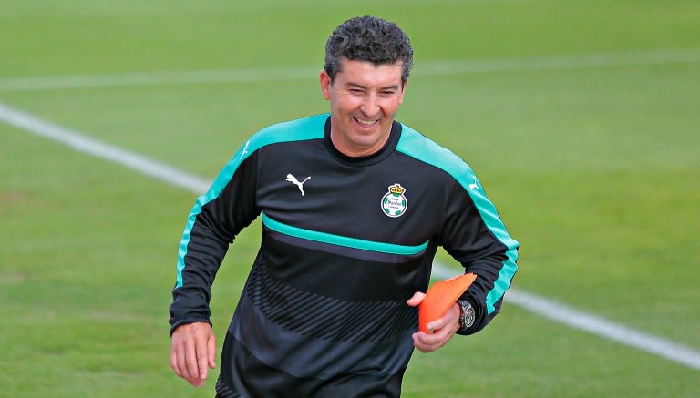 El Chepo de la Torre durante un entrenamiento con Santos